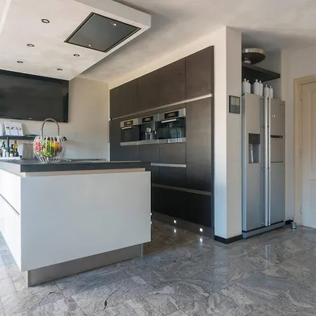 Xxl House With Free Parking & 3 Bedrooms ヴィラ *