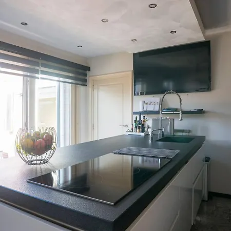 Xxl House With Free Parking & 3 Bedrooms ティルブルグ