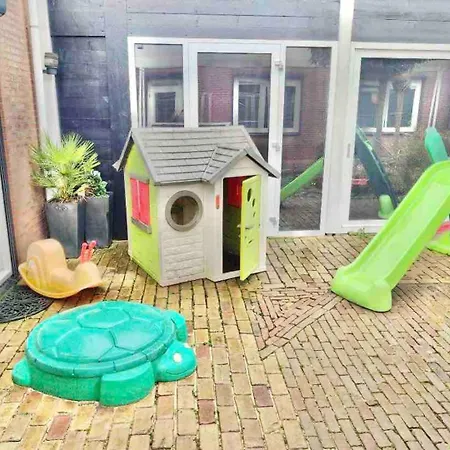 Xxl House With Free Parking & 3 Bedrooms ティルブルグ