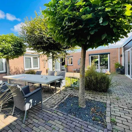 ヴィラ Xxl House With Free Parking & 3 Bedrooms ティルブルグ