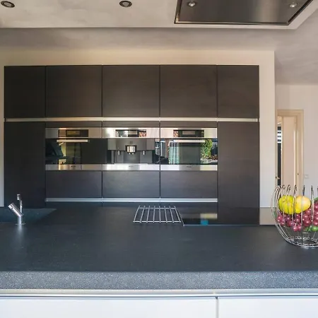 Xxl House With Free Parking & 3 Bedrooms ティルブルグ