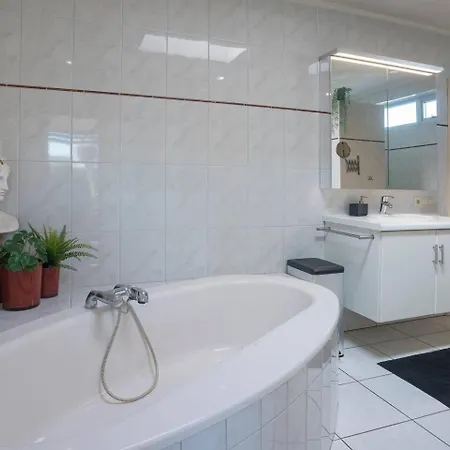 Xxl House With Free Parking & 3 Bedrooms ヴィラ