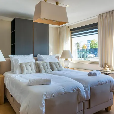 Xxl House With Free Parking & 3 Bedrooms ヴィラ *