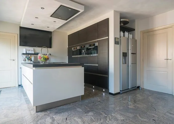 Xxl House With Free Parking & 3 Bedrooms Villa *