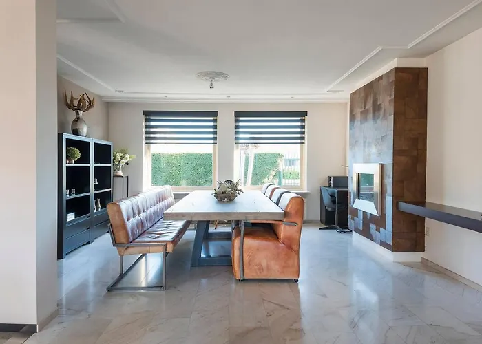 Villa Xxl House With Free Parking & 3 Bedrooms