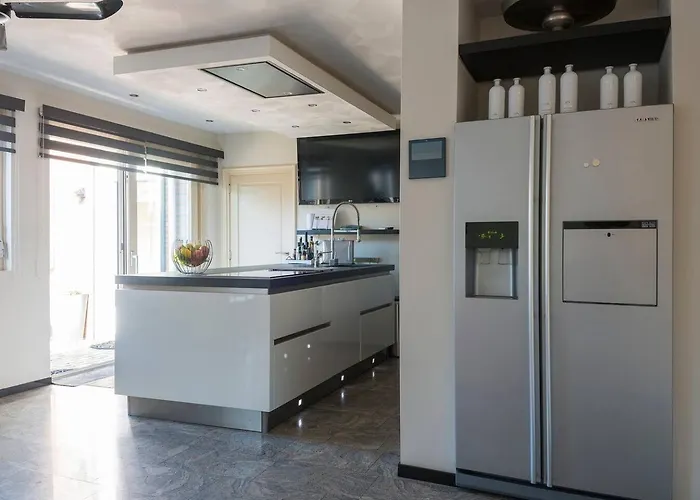 Xxl House With Free Parking & 3 Bedrooms Villa