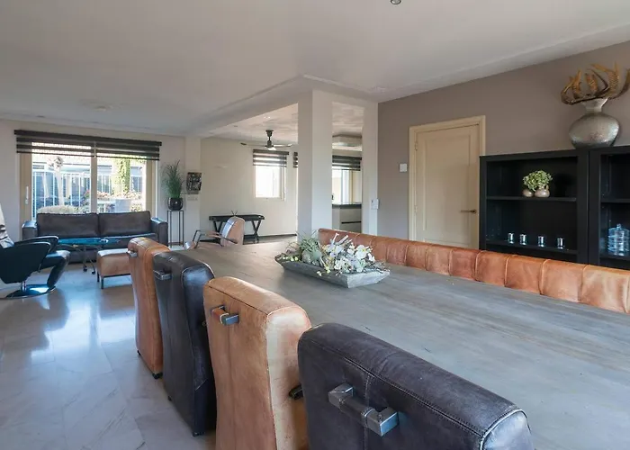 Villa Xxl House With Free Parking & 3 Bedrooms