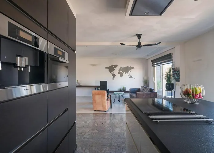 Xxl House With Free Parking & 3 Bedrooms