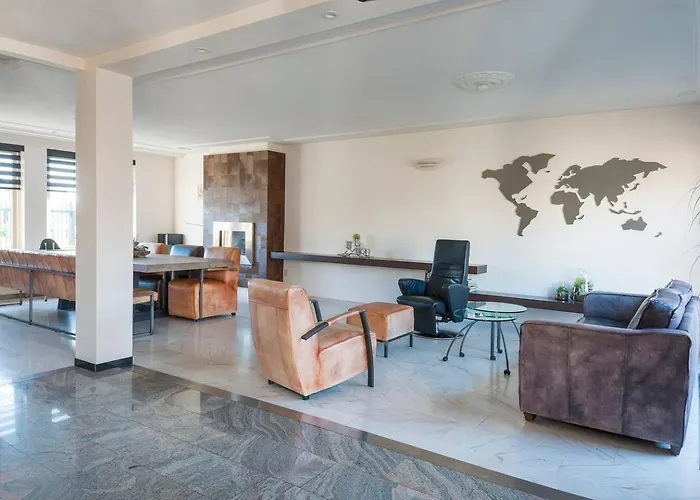 Xxl House With Free Parking & 3 Bedrooms Villa