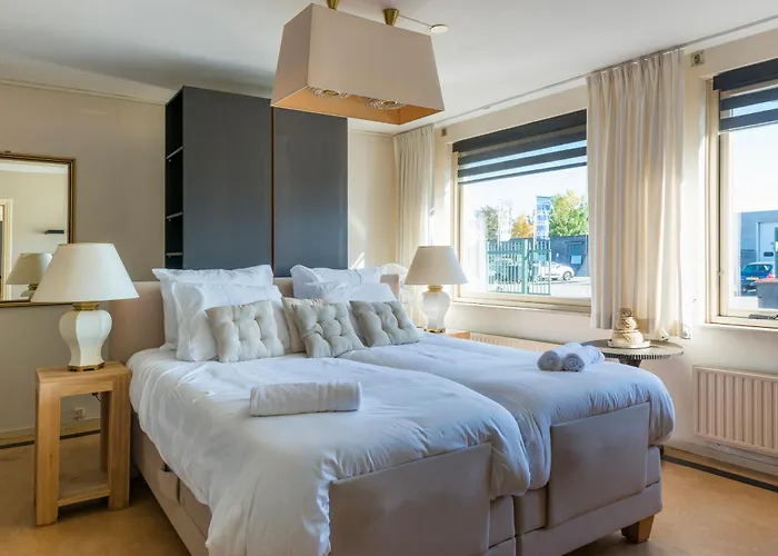 Xxl House With Free Parking & 3 Bedrooms Villa *