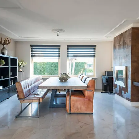 Vila Xxl House With Free Parking & 3 Bedrooms