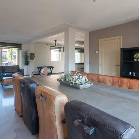 Vila Xxl House With Free Parking & 3 Bedrooms