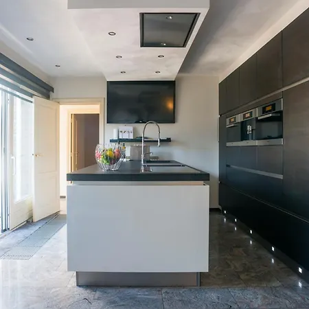 Xxl House With Free Parking & 3 Bedrooms *