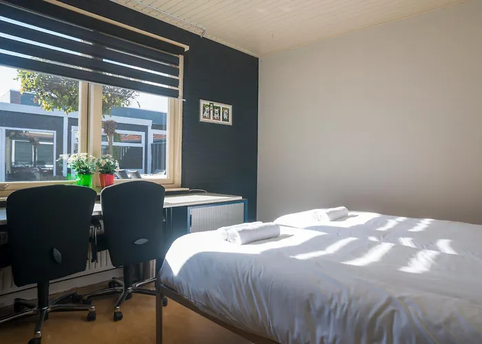 Xxl House With Free Parking & 3 Bedrooms Vila